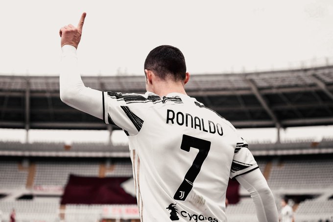 "Pirlo" เปลี่ยนตัว Ronaldo